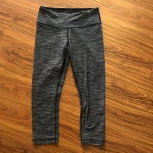Lululemon grey pattern crop leggings